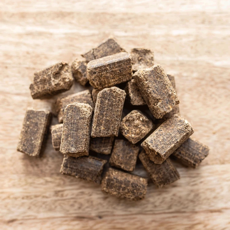 Feed-pile_with-background_Lobs-1024x1024.png