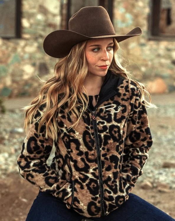 The Polar Fleece Jacket GABY in a gorgeous leopard print. Designed with an elegant glitter band .jpg