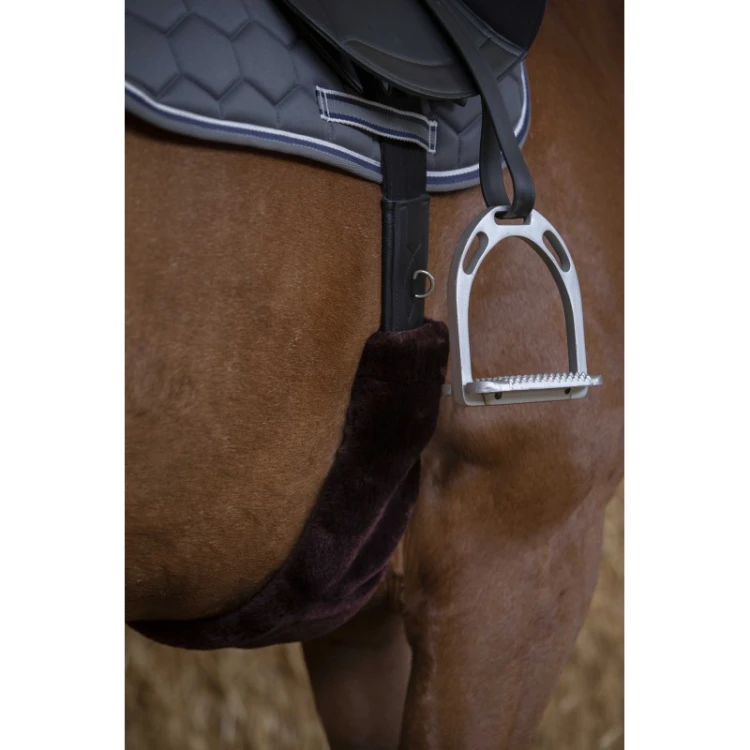 EquiTheme Futerko ochronne na popręg syntetyczne 60cm - brązowe.jpg