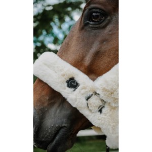 Kantar obszywany misiem Equitheme Je t'aime - kremowy